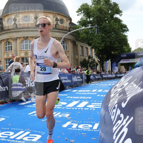 29.06.2025 - hella hamburg halbmarathon Strokosch-Dieckow http://msf.ph/oto/8205273 29.06.2025 10:12:42 Ziel 28 meine-sportfotos.de