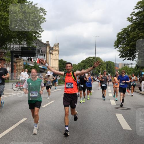29.06.2025 - hella hamburg halbmarathon Yannick Fuchs http://msf.ph/oto/8205316 29.06.2025 10:44:52 20KM 1461, 1466, 1750, 1817, 2207, 2880, 3654, 4077, 4346, 4816, 5018, 5115, 6027, 6662, 6712, 6795, 7052, 7134, 7397, 7583, 7930, 7932, 8117, 8205, 8572, 8704, 8819, 9057, 11214, 11422, 12016, 12949, 13008, 13687, 13701, 13808, 13875, 14034, 14125, 14626, 15362, 15395, 15720, 16285, 16291, 17129, 17179, 17221, 17384, 18006, 18182, 18394, 18413, 18489 meine-sportfotos.de