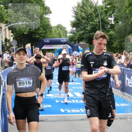 29.06.2025 - hella hamburg halbmarathon Zöllner http://msf.ph/oto/8205323 29.06.2025 10:48:29 Ziel 1537, 3747, 5129, 5362, 5528, 6081, 6923, 7367, 8216, 9262, 11451, 12149, 12549, 12690, 12840, 13962, 14033, 14990, 17395, 17745, 17855, 17982, 18790, 18923 meine-sportfotos.de