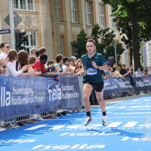 29.06.2025 - hella hamburg halbmarathon Strokosch-Dieckow http://msf.ph/oto/8205340 29.06.2025 10:13:58 Ziel 31, 42, 14689 meine-sportfotos.de