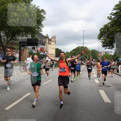 29.06.2025 - hella hamburg halbmarathon Yannick Fuchs http://msf.ph/oto/8205354 29.06.2025 10:44:52 20KM 1461, 1466, 1750, 1817, 2207, 2880, 3654, 4077, 4346, 4816, 5018, 5115, 6027, 6662, 6712, 6795, 7052, 7134, 7397, 7583, 7930, 7932, 8117, 8205, 8572, 8704, 8819, 9057, 11214, 11422, 12016, 12949, 13008, 13687, 13701, 13808, 13875, 14034, 14125, 14626, 15362, 15395, 15720, 16285, 16291, 17129, 17179, 17221, 17384, 18006, 18182, 18394, 18413, 18489 meine-sportfotos.de