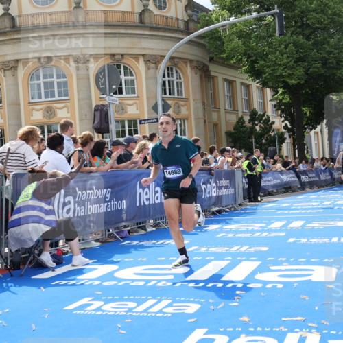 29.06.2025 - hella hamburg halbmarathon Strokosch-Dieckow http://msf.ph/oto/8205367 29.06.2025 10:13:59 Ziel 31, 42, 14689 meine-sportfotos.de