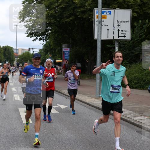 29.06.2025 - hella hamburg halbmarathon Yannick Fuchs http://msf.ph/oto/8205369 29.06.2025 10:32:13 20KM 1290, 1505, 2196, 2404, 3790, 5042, 5791, 5923, 6047, 6458, 9017, 9944, 10190, 10451, 10922, 11106, 11423, 12739, 12900, 13148, 13372, 13595, 15410, 16992, 17137, 17726, 18103, 18159, 18193, 18216, 18357, 18986 meine-sportfotos.de