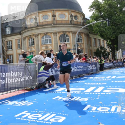 29.06.2025 - hella hamburg halbmarathon Strokosch-Dieckow http://msf.ph/oto/8205379 29.06.2025 10:13:59 Ziel 31, 42, 14689 meine-sportfotos.de