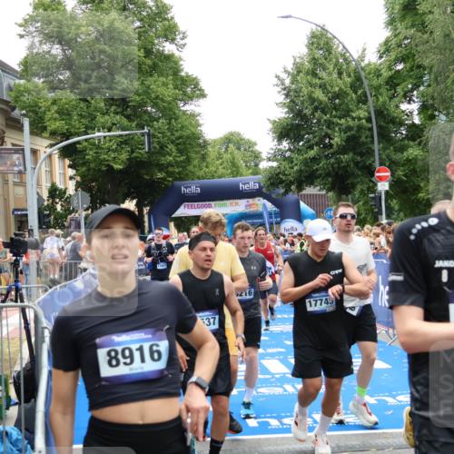 29.06.2025 - hella hamburg halbmarathon Zöllner http://msf.ph/oto/8205380 29.06.2025 10:48:30 Ziel 1537, 3747, 5129, 5362, 5528, 6081, 6923, 8216, 9262, 10860, 11451, 12149, 12549, 12690, 12840, 13962, 14033, 14990, 15808, 17395, 17745, 17855, 18251, 18790, 18923 meine-sportfotos.de