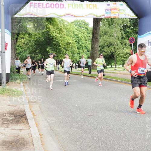 29.06.2025 - hella hamburg halbmarathon MichiJ http://msf.ph/oto/8205386 29.06.2025 10:22:22 Zwischen KM18-KM19 12595, 14466, 14784, 16881, 18854 meine-sportfotos.de