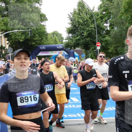 29.06.2025 - hella hamburg halbmarathon Zöllner http://msf.ph/oto/8205393 29.06.2025 10:48:30 Ziel 1537, 3747, 5129, 5362, 5528, 6081, 6923, 8216, 9262, 10860, 11451, 12149, 12549, 12690, 12840, 13962, 14033, 14990, 15808, 17395, 17745, 17855, 18251, 18790, 18923 meine-sportfotos.de
