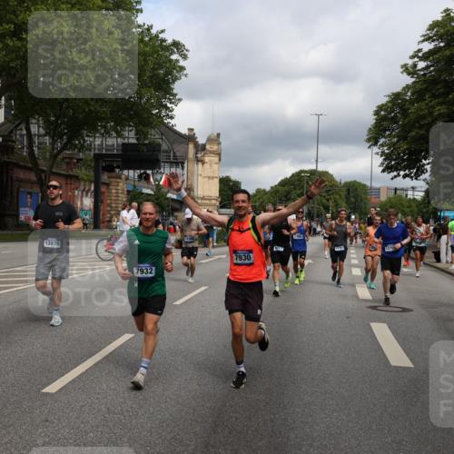 29.06.2025 - hella hamburg halbmarathon Yannick Fuchs http://msf.ph/oto/8205400 29.06.2025 10:44:52 20KM 1461, 1466, 1750, 1817, 2207, 2880, 3654, 4077, 4346, 4816, 5018, 5115, 6027, 6662, 6712, 6795, 7052, 7134, 7397, 7583, 7930, 7932, 8117, 8205, 8572, 8704, 8819, 9057, 11214, 11422, 12016, 12949, 13008, 13687, 13701, 13808, 13875, 14034, 14125, 14626, 15362, 15395, 15720, 16285, 16291, 17129, 17179, 17221, 17384, 18006, 18182, 18394, 18413, 18489 meine-sportfotos.de