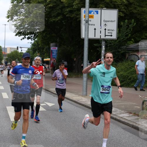 29.06.2025 - hella hamburg halbmarathon Yannick Fuchs http://msf.ph/oto/8205406 29.06.2025 10:32:13 20KM 1290, 1505, 2196, 2404, 3790, 5042, 5791, 5923, 6047, 6458, 9017, 9944, 10190, 10451, 10922, 11106, 11423, 12739, 12900, 13148, 13372, 13595, 15410, 16992, 17137, 17726, 18103, 18159, 18193, 18216, 18357, 18986 meine-sportfotos.de
