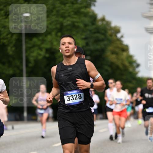 29.06.2025 - hella hamburg halbmarathon Dr. Thomas Lammeyer http://msf.ph/oto/8205410 29.06.2025 10:12:02 Kennedybrücke 1079, 1173, 1427, 1893, 2032, 2136, 3328, 3922, 3929, 4228, 5899, 6100, 6196, 7019, 7476, 7760, 9338 meine-sportfotos.de