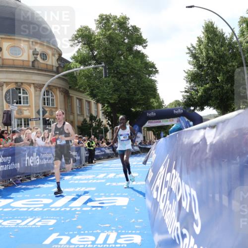 29.06.2025 - hella hamburg halbmarathon Strokosch-Dieckow http://msf.ph/oto/8205416 29.06.2025 10:14:01 Ziel 31, 42, 14689 meine-sportfotos.de
