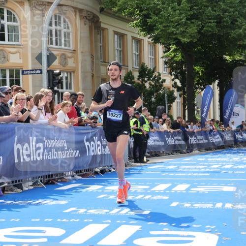 29.06.2025 - hella hamburg halbmarathon Strokosch-Dieckow http://msf.ph/oto/8205478 29.06.2025 10:14:30 Ziel 19227 meine-sportfotos.de