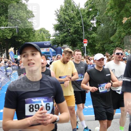 29.06.2025 - hella hamburg halbmarathon Zöllner http://msf.ph/oto/8205484 29.06.2025 10:48:31 Ziel 3747, 5362, 5528, 6081, 6923, 8216, 9262, 10000, 10860, 11451, 12149, 12549, 12690, 12840, 13962, 14033, 14990, 15808, 15917, 17395, 17855, 18251, 18790, 18923 meine-sportfotos.de