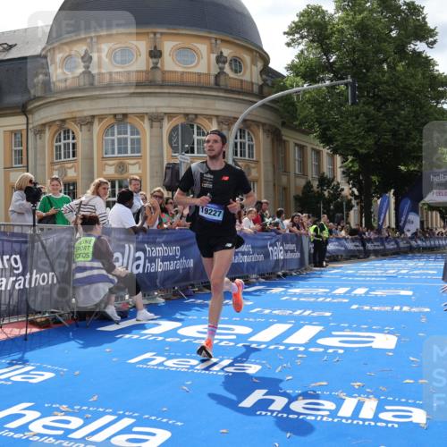 29.06.2025 - hella hamburg halbmarathon Strokosch-Dieckow http://msf.ph/oto/8205510 29.06.2025 10:14:31 Ziel 19227 meine-sportfotos.de