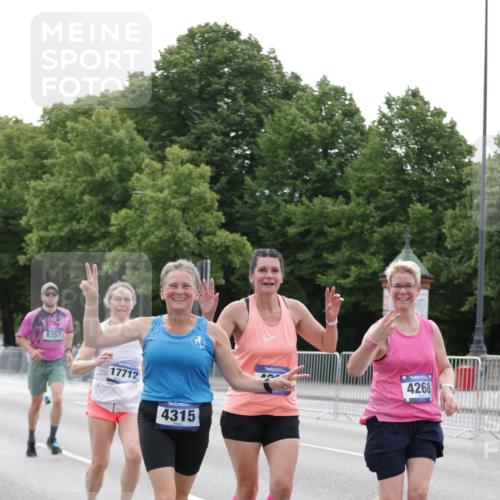 29.06.2025 - hella hamburg halbmarathon Jannik Wohlers http://msf.ph/oto/8205516 29.06.2025 10:25:56 Lombardsbrücke 1300, 3617, 4267, 4268, 4315, 4844, 6159, 6905, 7929, 8306, 8357, 8674, 8942, 11107, 12826, 12827, 13264, 14726, 14930, 17712 meine-sportfotos.de
