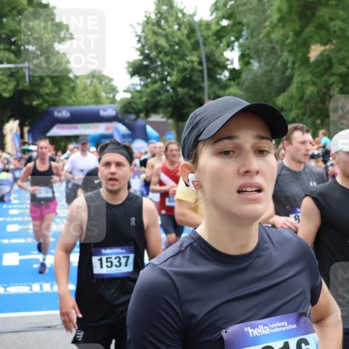 29.06.2025 - hella hamburg halbmarathon Zöllner http://msf.ph/oto/8205531 29.06.2025 10:48:32 Ziel 3747, 5362, 6081, 9262, 10000, 10860, 11451, 12149, 12549, 12690, 12840, 13962, 14033, 14990, 15808, 15917, 17395, 17855, 18251, 18790, 18923 meine-sportfotos.de