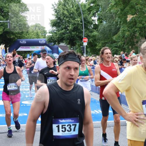 29.06.2025 - hella hamburg halbmarathon Zöllner http://msf.ph/oto/8205558 29.06.2025 10:48:33 Ziel 1163, 1176, 2213, 3747, 5362, 6081, 9262, 10000, 10860, 11451, 11579, 12149, 12549, 12690, 12840, 13962, 14033, 14990, 15808, 15917, 17395, 17855, 18251, 18790, 18815, 18923 meine-sportfotos.de