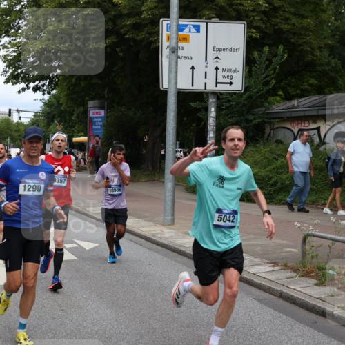 29.06.2025 - hella hamburg halbmarathon Yannick Fuchs http://msf.ph/oto/8205571 29.06.2025 10:32:13 20KM 1290, 1505, 2196, 2404, 3790, 5042, 5791, 5923, 6047, 6458, 9017, 9944, 10190, 10451, 10922, 11106, 11423, 12739, 12900, 13148, 13372, 13595, 15410, 16992, 17137, 17726, 18103, 18159, 18193, 18216, 18357, 18986 meine-sportfotos.de