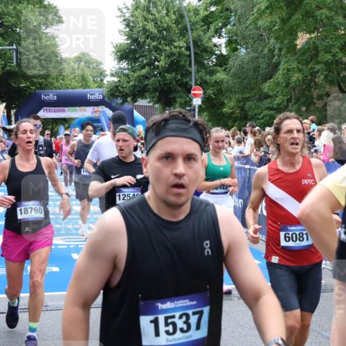 29.06.2025 - hella hamburg halbmarathon Zöllner http://msf.ph/oto/8205572 29.06.2025 10:48:34 Ziel 1163, 1176, 2213, 9262, 10000, 10860, 11451, 11579, 12149, 12690, 12840, 13962, 14033, 14990, 15573, 15808, 15917, 17395, 17855, 18251, 18790, 18815, 18923 meine-sportfotos.de
