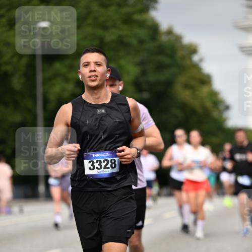 29.06.2025 - hella hamburg halbmarathon Dr. Thomas Lammeyer http://msf.ph/oto/8205576 29.06.2025 10:12:02 Kennedybrücke 1079, 1173, 1427, 1893, 2032, 2136, 3328, 3922, 3929, 4228, 5899, 6100, 6196, 7019, 7476, 7760, 9338 meine-sportfotos.de