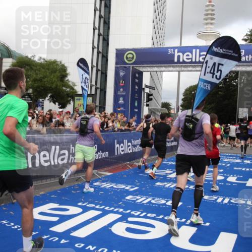 29.06.2025 - hella hamburg halbmarathon Michael Strokosch http://msf.ph/oto/8205589 29.06.2025 10:44:53 Ziel 1941, 2098, 2970, 3004, 3098, 3785, 4270, 4915, 7056, 7167, 7325, 9720, 12161, 16834, 17251, 19207, 19210 meine-sportfotos.de