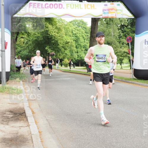 29.06.2025 - hella hamburg halbmarathon MichiJ http://msf.ph/oto/8205625 29.06.2025 10:22:24 Zwischen KM18-KM19 2879, 10453, 14466, 16881, 17151, 18854 meine-sportfotos.de