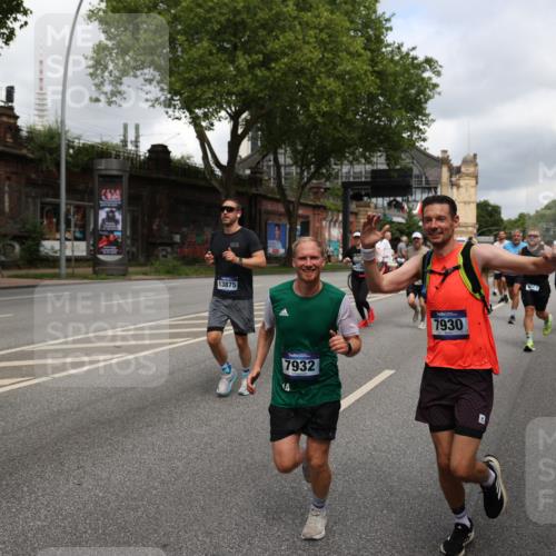 29.06.2025 - hella hamburg halbmarathon Yannick Fuchs http://msf.ph/oto/8205639 29.06.2025 10:44:53 20KM 1461, 1466, 1750, 1817, 2207, 2540, 2880, 3654, 4077, 4346, 4816, 5018, 5115, 6027, 6662, 6712, 6795, 7052, 7134, 7369, 7397, 7583, 7930, 7932, 8117, 8205, 8572, 8704, 8819, 9057, 11214, 11422, 12016, 12949, 13008, 13687, 13701, 13808, 13875, 14034, 14125, 14626, 15362, 15395, 15720, 16285, 16291, 17129, 17179, 17221, 17384, 18006, 18182, 18394, 18413, 18489 meine-sportfotos.de