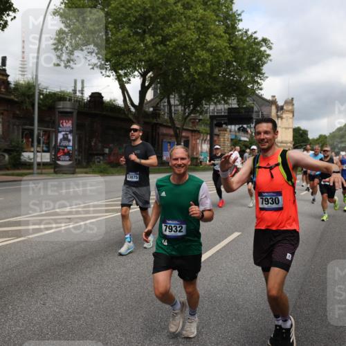 29.06.2025 - hella hamburg halbmarathon Yannick Fuchs http://msf.ph/oto/8205649 29.06.2025 10:44:53 20KM 1461, 1466, 1750, 1817, 2207, 2540, 2880, 3654, 4077, 4346, 4816, 5018, 5115, 6027, 6662, 6712, 6795, 7052, 7134, 7369, 7397, 7583, 7930, 7932, 8117, 8205, 8572, 8704, 8819, 9057, 11214, 11422, 12016, 12949, 13008, 13687, 13701, 13808, 13875, 14034, 14125, 14626, 15362, 15395, 15720, 16285, 16291, 17129, 17179, 17221, 17384, 18006, 18182, 18394, 18413, 18489 meine-sportfotos.de