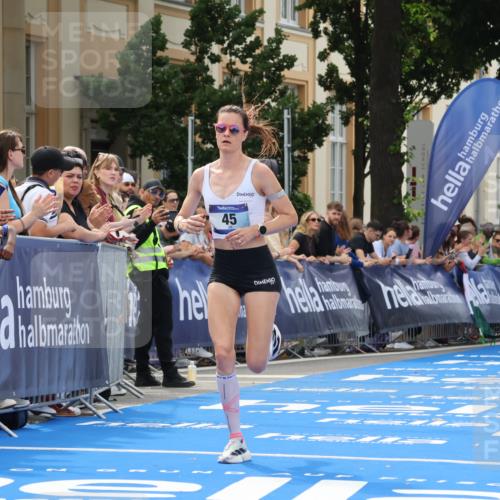 29.06.2025 - hella hamburg halbmarathon Strokosch-Dieckow http://msf.ph/oto/8205656 29.06.2025 10:15:46 Ziel 45 meine-sportfotos.de