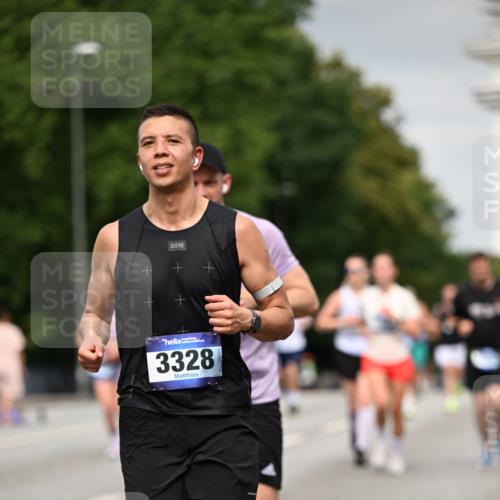 29.06.2025 - hella hamburg halbmarathon Dr. Thomas Lammeyer http://msf.ph/oto/8205672 29.06.2025 10:12:02 Kennedybrücke 1079, 1173, 1427, 1893, 2032, 2136, 3328, 3922, 3929, 4228, 5899, 6100, 6196, 7019, 7476, 7760, 9338 meine-sportfotos.de