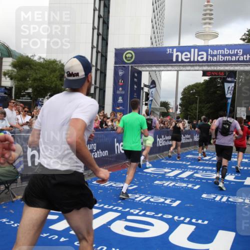 29.06.2025 - hella hamburg halbmarathon Michael Strokosch http://msf.ph/oto/8205689 29.06.2025 10:44:54 Ziel 1941, 2098, 2970, 3004, 3098, 3785, 4270, 4425, 4915, 7056, 7167, 7325, 9720, 12161, 16834, 17406, 18631, 19207, 19210 meine-sportfotos.de