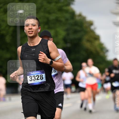 29.06.2025 - hella hamburg halbmarathon Dr. Thomas Lammeyer http://msf.ph/oto/8205696 29.06.2025 10:12:02 Kennedybrücke 1079, 1173, 1427, 1893, 2032, 2136, 3328, 3922, 3929, 4228, 5899, 6100, 6196, 7019, 7476, 7760, 9338 meine-sportfotos.de