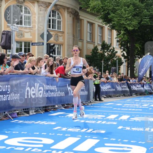 29.06.2025 - hella hamburg halbmarathon Strokosch-Dieckow http://msf.ph/oto/8205697 29.06.2025 10:15:47 Ziel 45 meine-sportfotos.de