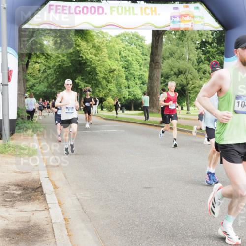 29.06.2025 - hella hamburg halbmarathon MichiJ http://msf.ph/oto/8205703 29.06.2025 10:22:25 Zwischen KM18-KM19 2879, 10453, 14466, 15326, 16881, 17151, 18854, 19059 meine-sportfotos.de