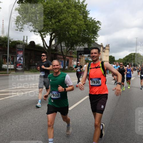 29.06.2025 - hella hamburg halbmarathon Yannick Fuchs http://msf.ph/oto/8205709 29.06.2025 10:44:53 20KM 1461, 1466, 1750, 1817, 2207, 2540, 2880, 3654, 4077, 4346, 4816, 5018, 5115, 6027, 6662, 6712, 6795, 7052, 7134, 7369, 7397, 7583, 7930, 7932, 8117, 8205, 8572, 8704, 8819, 9057, 11214, 11422, 12016, 12949, 13008, 13687, 13701, 13808, 13875, 14034, 14125, 14626, 15362, 15395, 15720, 16285, 16291, 17129, 17179, 17221, 17384, 18006, 18182, 18394, 18413, 18489 meine-sportfotos.de