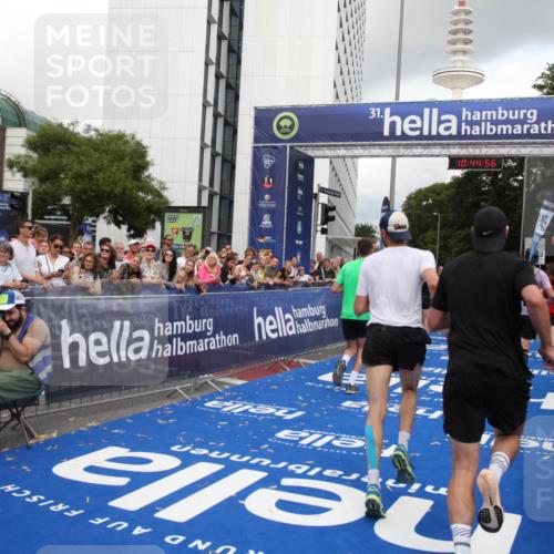 29.06.2025 - hella hamburg halbmarathon Michael Strokosch http://msf.ph/oto/8205714 29.06.2025 10:44:55 Ziel 1941, 2098, 2970, 3004, 3098, 3785, 4425, 4915, 7056, 7167, 7325, 9720, 12161, 16834, 17406, 18631, 19207, 19210 meine-sportfotos.de