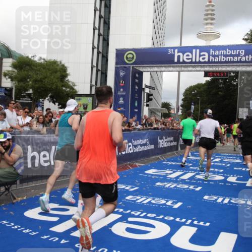 29.06.2025 - hella hamburg halbmarathon Michael Strokosch http://msf.ph/oto/8205733 29.06.2025 10:44:56 Ziel 1941, 2098, 2890, 3004, 3098, 3785, 4425, 4915, 7056, 7167, 7325, 9030, 9720, 12161, 16834, 17382, 17406, 18631, 19207, 19210 meine-sportfotos.de