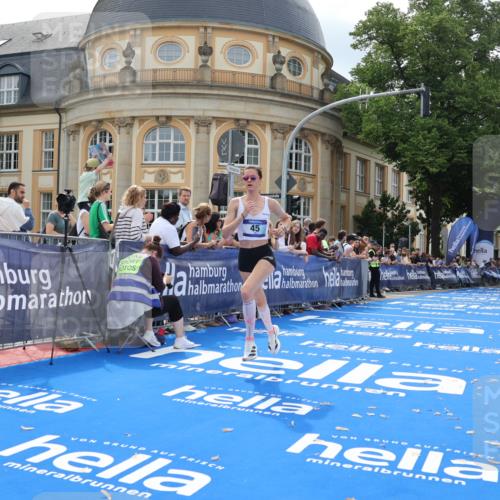 29.06.2025 - hella hamburg halbmarathon Strokosch-Dieckow http://msf.ph/oto/8205748 29.06.2025 10:15:48 Ziel 45 meine-sportfotos.de