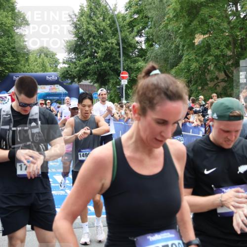 29.06.2025 - hella hamburg halbmarathon Zöllner http://msf.ph/oto/8205752 29.06.2025 10:48:37 Ziel 1163, 1176, 2213, 4553, 5421, 9538, 10000, 10859, 10860, 11579, 12149, 12690, 13962, 14033, 15573, 15808, 15917, 17395, 18251, 18815 meine-sportfotos.de