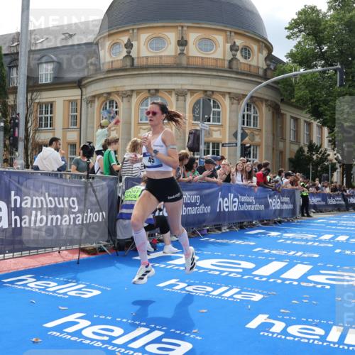 29.06.2025 - hella hamburg halbmarathon Strokosch-Dieckow http://msf.ph/oto/8205764 29.06.2025 10:15:48 Ziel 45 meine-sportfotos.de