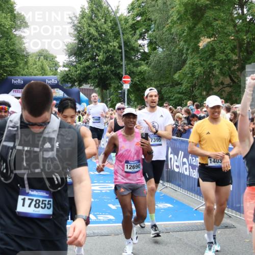 29.06.2025 - hella hamburg halbmarathon Zöllner http://msf.ph/oto/8205777 29.06.2025 10:48:38 Ziel 1163, 1176, 2213, 4553, 5421, 9538, 10000, 10859, 10860, 11579, 12149, 12690, 14033, 15573, 15808, 15917, 17395, 18251, 18815 meine-sportfotos.de