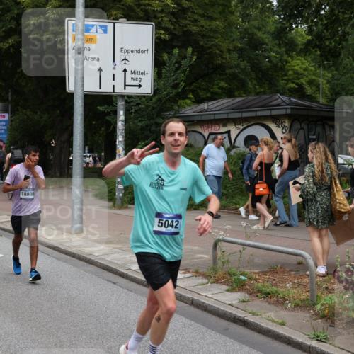 29.06.2025 - hella hamburg halbmarathon Yannick Fuchs http://msf.ph/oto/8205785 29.06.2025 10:32:13 20KM 1290, 1505, 2196, 2404, 3790, 5042, 5791, 5923, 6047, 6458, 9017, 9944, 10190, 10451, 10922, 11106, 11423, 12739, 12900, 13148, 13372, 13595, 15410, 16992, 17137, 17726, 18103, 18159, 18193, 18216, 18357, 18986 meine-sportfotos.de