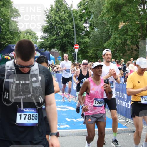 29.06.2025 - hella hamburg halbmarathon Zöllner http://msf.ph/oto/8205788 29.06.2025 10:48:38 Ziel 1163, 1176, 2213, 4553, 5421, 9538, 10000, 10859, 10860, 11579, 12149, 12690, 14033, 15573, 15808, 15917, 17395, 18251, 18815 meine-sportfotos.de