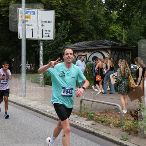 29.06.2025 - hella hamburg halbmarathon Yannick Fuchs http://msf.ph/oto/8205796 29.06.2025 10:32:13 20KM 1290, 1505, 2196, 2404, 3790, 5042, 5791, 5923, 6047, 6458, 9017, 9944, 10190, 10451, 10922, 11106, 11423, 12739, 12900, 13148, 13372, 13595, 15410, 16992, 17137, 17726, 18103, 18159, 18193, 18216, 18357, 18986 meine-sportfotos.de