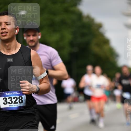 29.06.2025 - hella hamburg halbmarathon Dr. Thomas Lammeyer http://msf.ph/oto/8205798 29.06.2025 10:12:03 Kennedybrücke 1079, 1173, 1427, 1893, 2032, 2136, 3328, 3922, 3929, 4228, 5347, 5899, 6100, 7019, 7476, 7760, 9338 meine-sportfotos.de