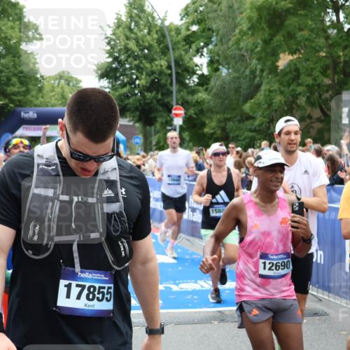 29.06.2025 - hella hamburg halbmarathon Zöllner http://msf.ph/oto/8205801 29.06.2025 10:48:38 Ziel 1163, 1176, 2213, 4553, 5421, 9538, 10000, 10859, 10860, 11579, 12149, 12690, 14033, 15573, 15808, 15917, 17395, 18251, 18815 meine-sportfotos.de