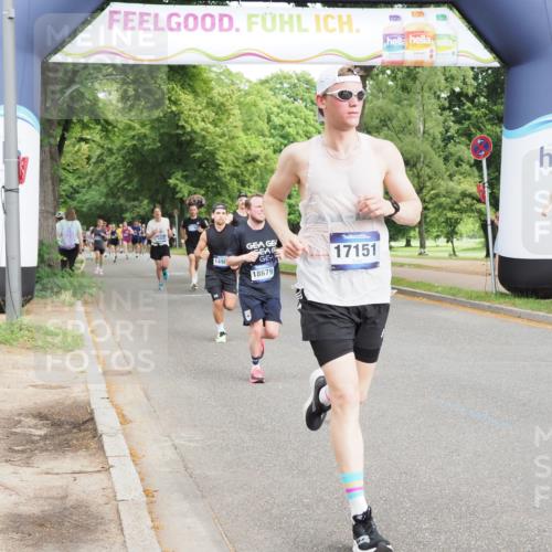 29.06.2025 - hella hamburg halbmarathon MichiJ http://msf.ph/oto/8205854 29.06.2025 10:22:26 Zwischen KM18-KM19 2879, 10453, 14466, 14908, 15326, 16881, 17151, 18854, 19059 meine-sportfotos.de