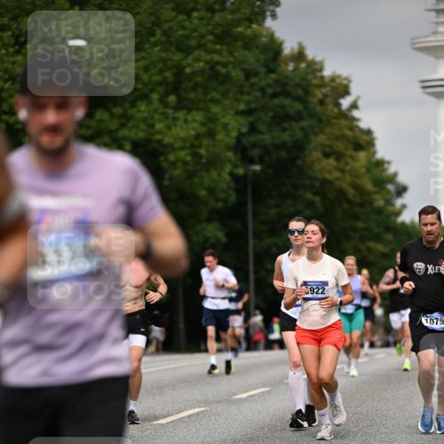 29.06.2025 - hella hamburg halbmarathon Dr. Thomas Lammeyer http://msf.ph/oto/8205862 29.06.2025 10:12:03 Kennedybrücke 1079, 1173, 1427, 1893, 2032, 2136, 3328, 3922, 3929, 4228, 5347, 5899, 6100, 7019, 7476, 7760, 9338 meine-sportfotos.de