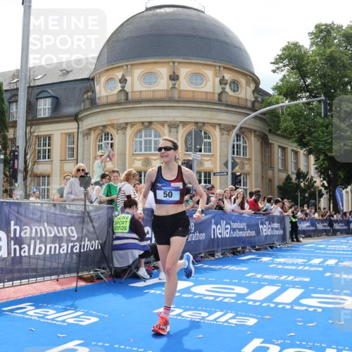 29.06.2025 - hella hamburg halbmarathon Strokosch-Dieckow http://msf.ph/oto/8205879 29.06.2025 10:16:12 Ziel 50, 11409 meine-sportfotos.de