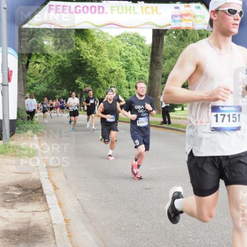 29.06.2025 - hella hamburg halbmarathon MichiJ http://msf.ph/oto/8205894 29.06.2025 10:22:27 Zwischen KM18-KM19 2879, 10453, 13618, 14466, 14908, 15326, 16881, 17151, 18679, 18854, 19059 meine-sportfotos.de